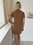 Urban (S) Bézs-Barna-Sárga Anyagában Csíkos V Kivágású, Kötött Ruha