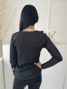 Savida (M) Fekete Anyagában Ezüst Szálas, Díszfodros és Gombos Kerek Nyakú Felső