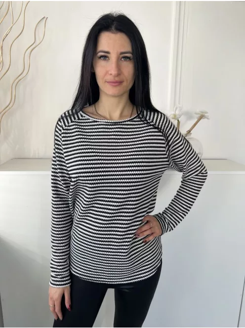Emery Rose (M) Fekete-Fehér Csíkos, Csónak Nyakú Enyhén Áttetsző Felső