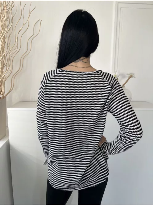 Emery Rose (M) Fekete-Fehér Csíkos, Csónak Nyakú Enyhén Áttetsző Felső