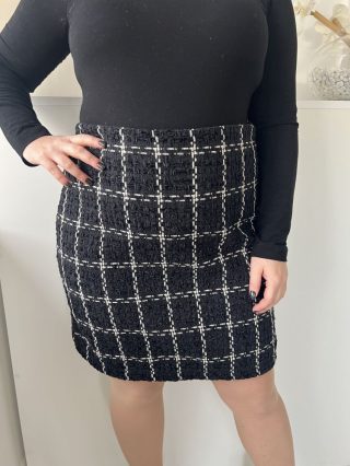   Et Vous (L) Fekete Fehér Kockás, Oldalt Cipzáros Buklé Anyagú Szoknya