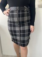 Atmosphere (L) Fekete Fehér Kockás, Elől Végig Cipzáros Felül Műbőr Szegélyes, Szatén Bélésű Szoknya