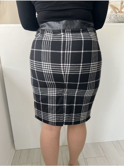 Atmosphere (L) Fekete Fehér Kockás, Elől Végig Cipzáros Felül Műbőr Szegélyes, Szatén Bélésű Szoknya