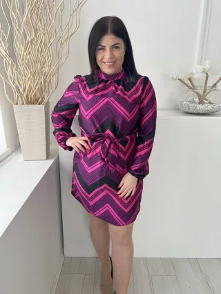   ÚJ New Look (L) Rózsaszín-Fekete Mintás, Hátul Nyakban Gombos Derékban Megkötős, Fényes Anyagú Ruha