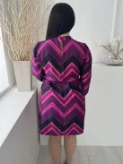 ÚJ New Look (L) Rózsaszín-Fekete Mintás, Hátul Nyakban Gombos Derékban Megkötős, Fényes Anyagú Ruha
