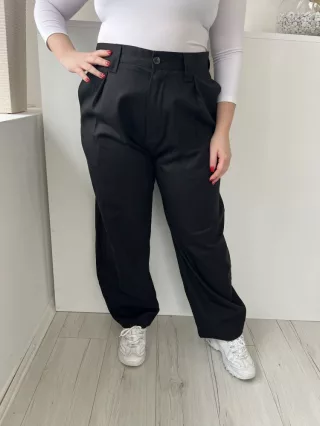   Bershka (L) Fekete Elől Gombos, Zsebes Övtartós, Bőszárú Nadrág