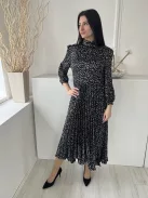 M&S (M) Fekete Fehér Foltmintás, Szoknyarészén Pliszírozott Hátul Nyakban Megkötős, Oldalt Cipzáros Ruha