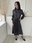 M&S (M) Fekete Fehér Foltmintás, Szoknyarészén Pliszírozott Hátul Nyakban Megkötős, Oldalt Cipzáros Ruha